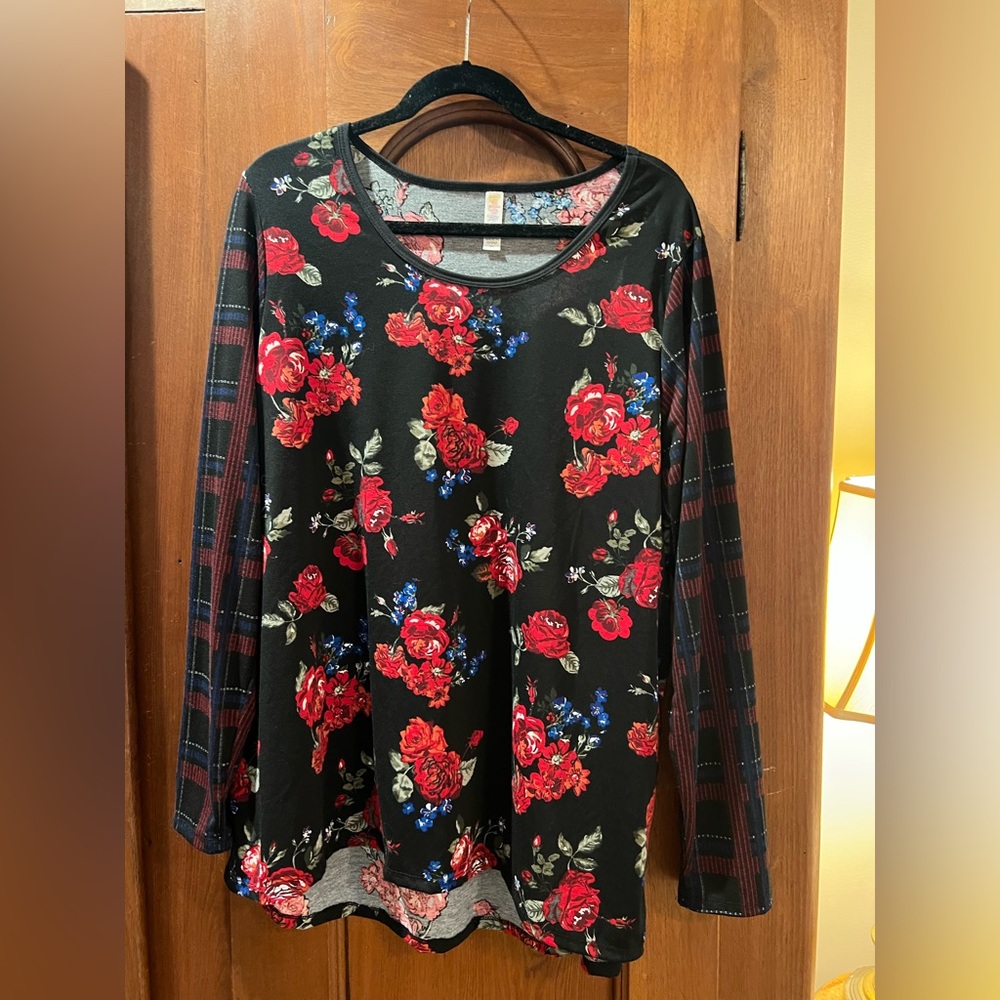 LuLaRoe Lynnae Black Floral Long Sleeve Top